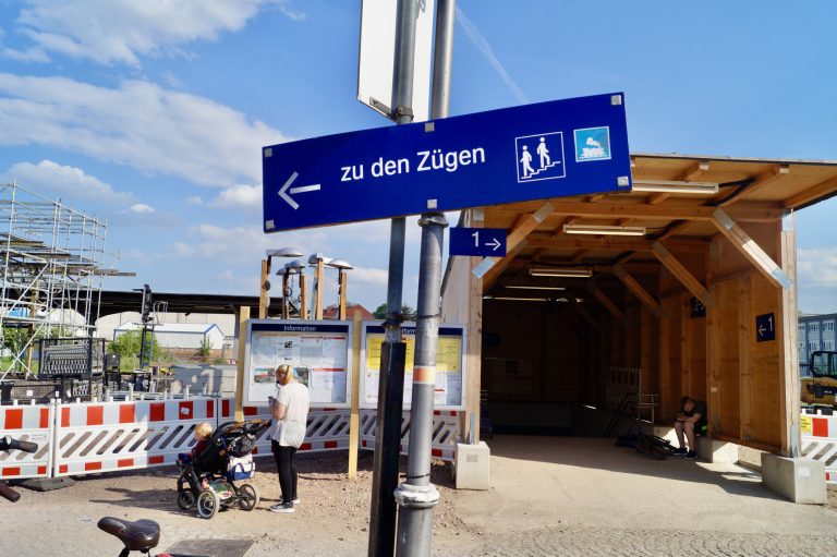Bahnhof Quedlinburg: Barrierearmen Gleiszugang während aller Bauphasen sicherstellen